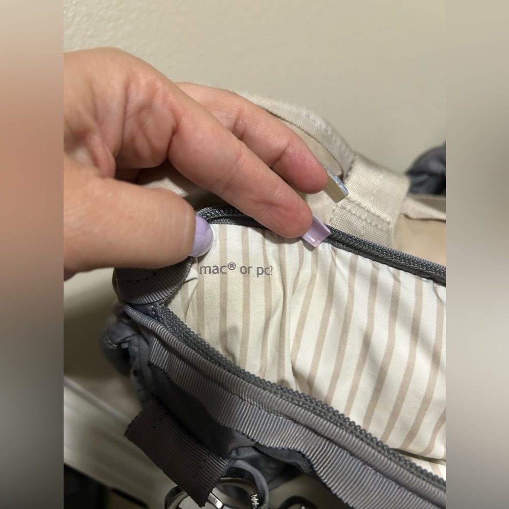 Used lulu lemon bag- grey and off white - Picture 14 of 16